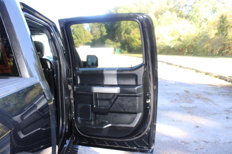 Ford F-150 4WD SuperCrew 145" Lariat 2015