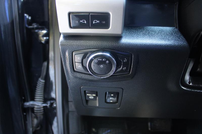 Ford F-150 4WD SuperCrew 145" Lariat 2015