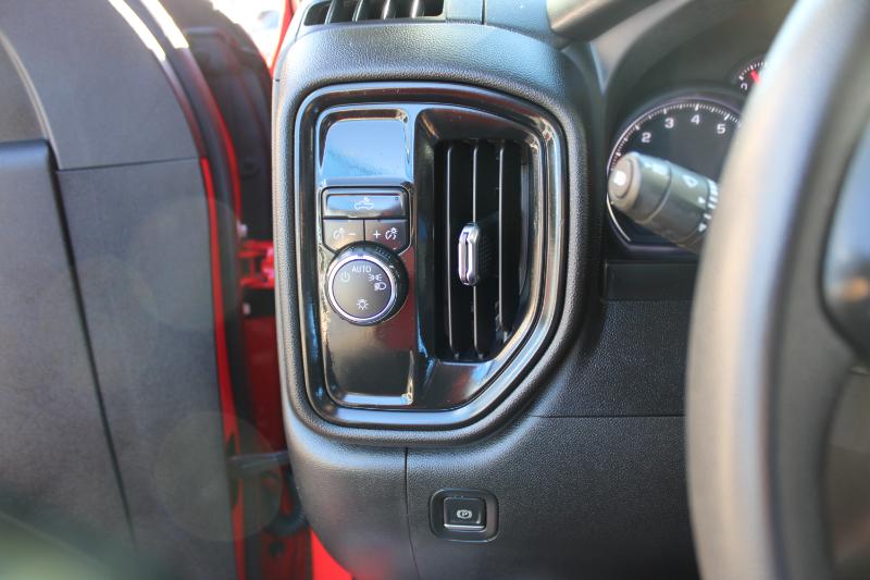 Chevrolet Silverado 1500 2WD Crew Cab 147" Custom 2022