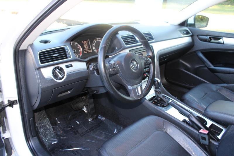 Volkswagen Passat 4dr Sdn 2.5L Auto SE 2013