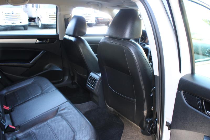 Volkswagen Passat 4dr Sdn 2.5L Auto SE 2013