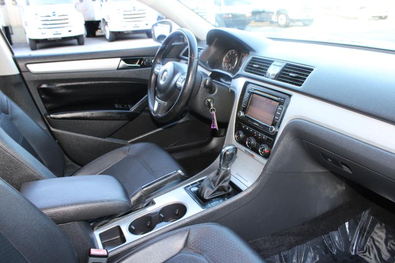 Volkswagen Passat 4dr Sdn 2.5L Auto SE 2013