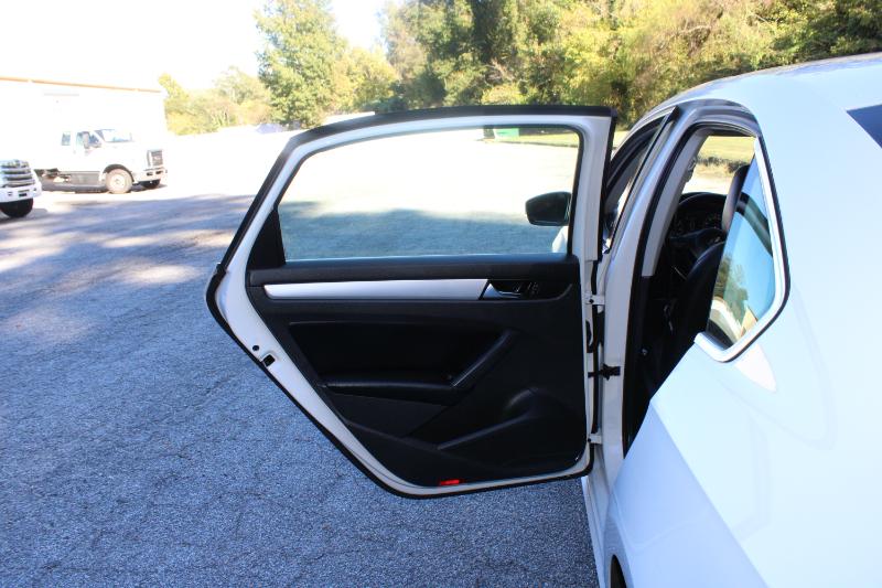 Volkswagen Passat 4dr Sdn 2.5L Auto SE 2013