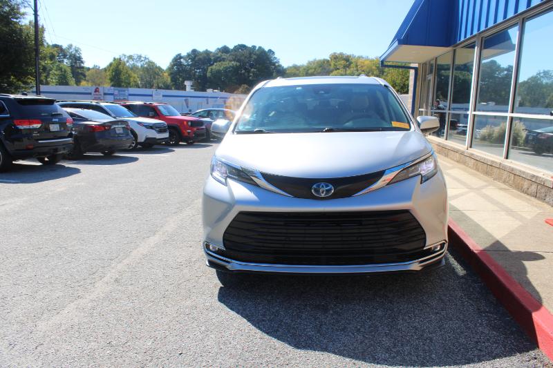 Toyota Sienna XLE FWD 8-Passenger (Natl) 2021