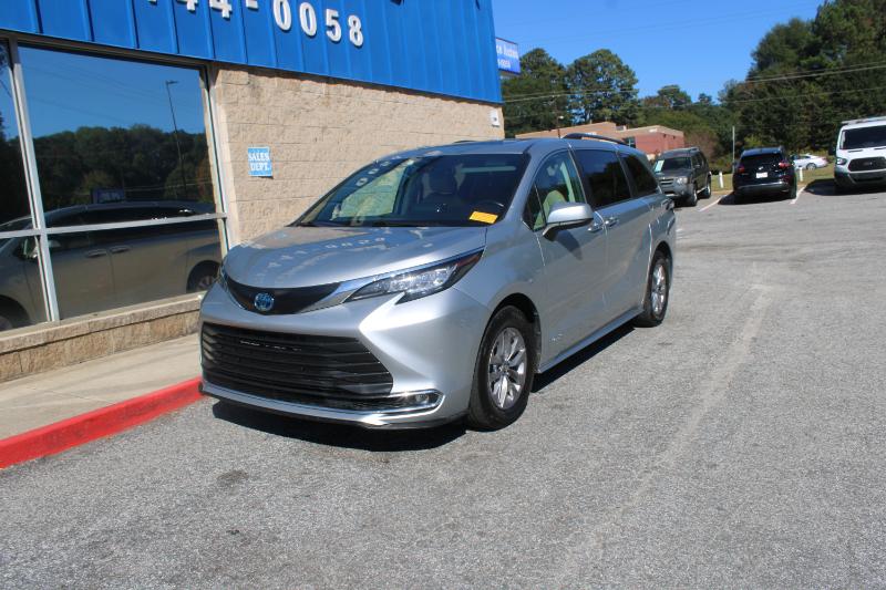 Toyota Sienna XLE FWD 8-Passenger (Natl) 2021