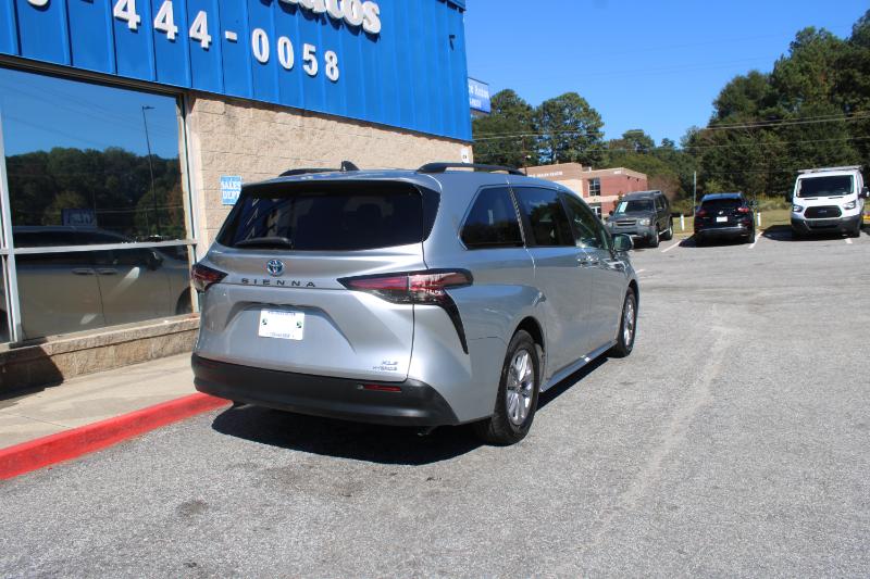Toyota Sienna XLE FWD 8-Passenger (Natl) 2021