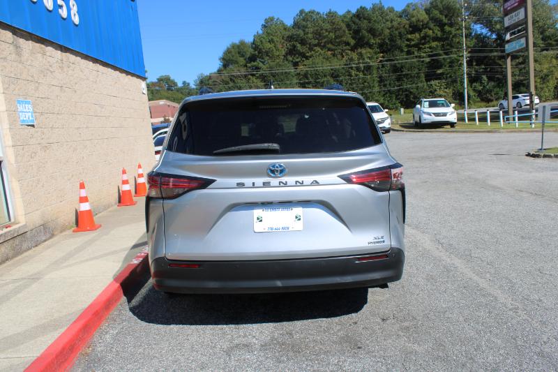 Toyota Sienna XLE FWD 8-Passenger (Natl) 2021