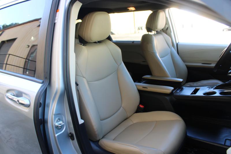 Toyota Sienna XLE FWD 8-Passenger (Natl) 2021