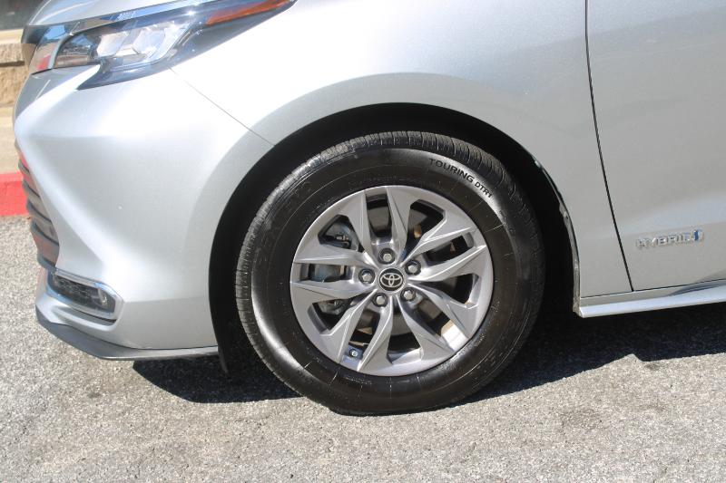 Toyota Sienna XLE FWD 8-Passenger (Natl) 2021