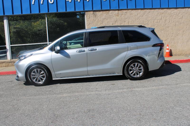 Toyota Sienna XLE FWD 8-Passenger (Natl) 2021