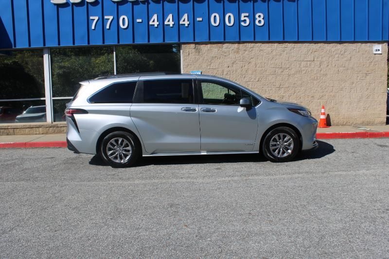 Toyota Sienna XLE FWD 8-Passenger (Natl) 2021