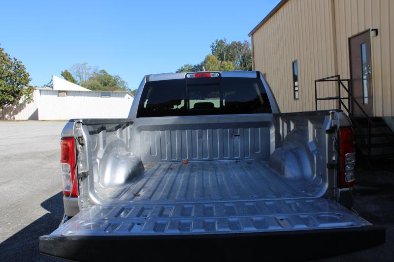 RAM 1500 Big Horn 4x2 Crew Cab 5'7" Box 2022