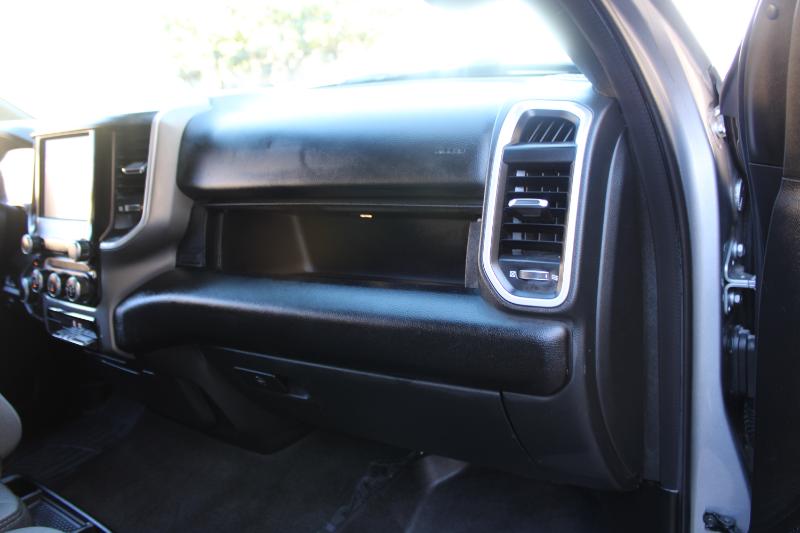 RAM 1500 Big Horn 4x2 Crew Cab 5'7" Box 2022