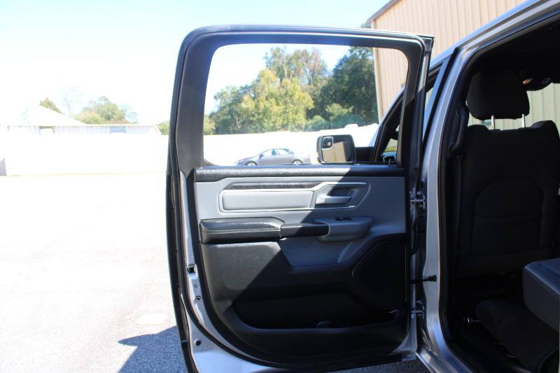 RAM 1500 Big Horn 4x2 Crew Cab 5'7" Box 2022