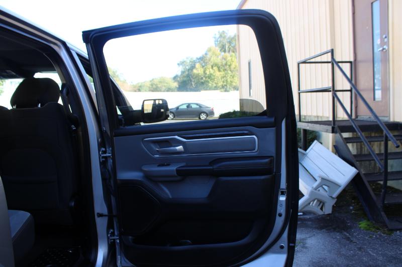 RAM 1500 Big Horn 4x2 Crew Cab 5'7" Box 2022