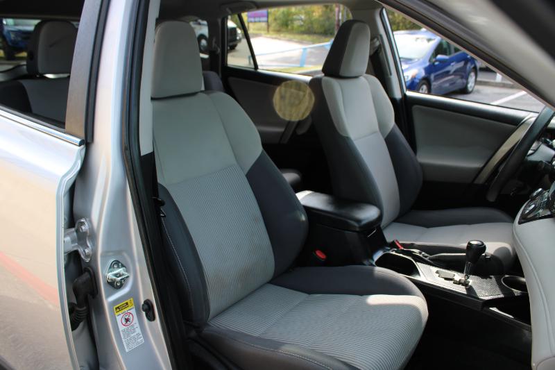 Toyota RAV4 FWD 4dr XLE (Natl) 2015