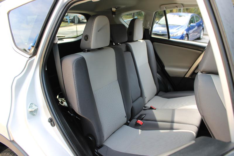 Toyota RAV4 FWD 4dr XLE (Natl) 2015
