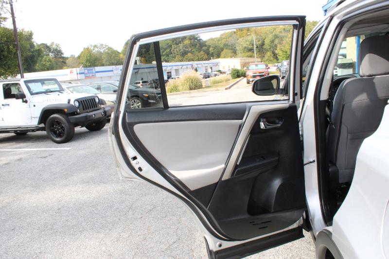 Toyota RAV4 FWD 4dr XLE (Natl) 2015