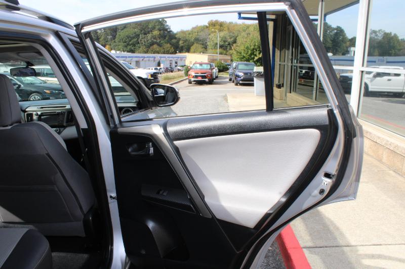 Toyota RAV4 FWD 4dr XLE (Natl) 2015