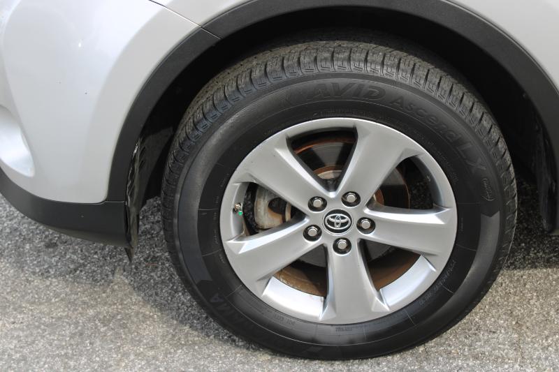 Toyota RAV4 FWD 4dr XLE (Natl) 2015