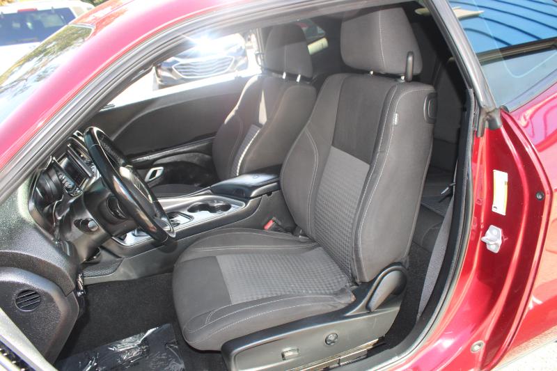 Dodge Challenger SXT RWD 2021