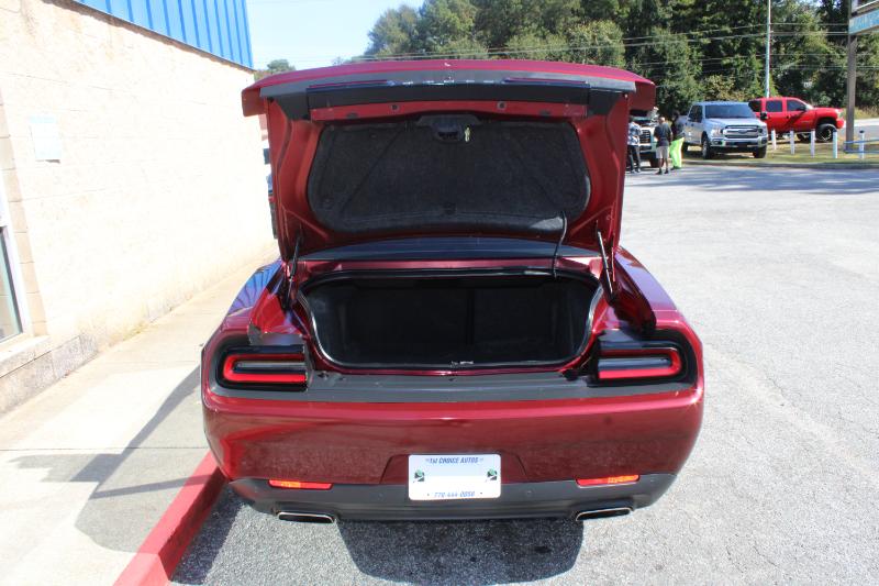 Dodge Challenger SXT RWD 2021