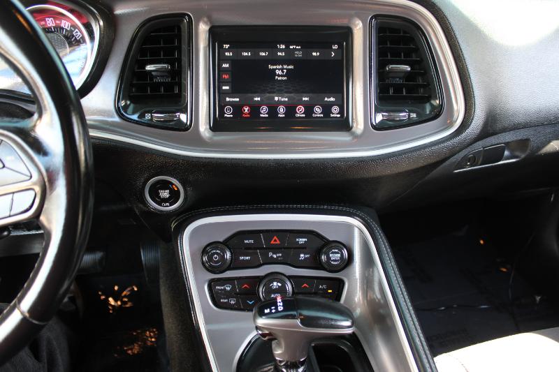 Dodge Challenger SXT RWD 2021