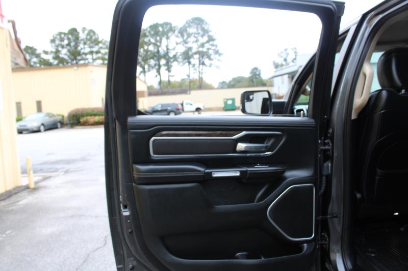 RAM 1500 Laramie 4x2 Crew Cab 5'7" Box 2019