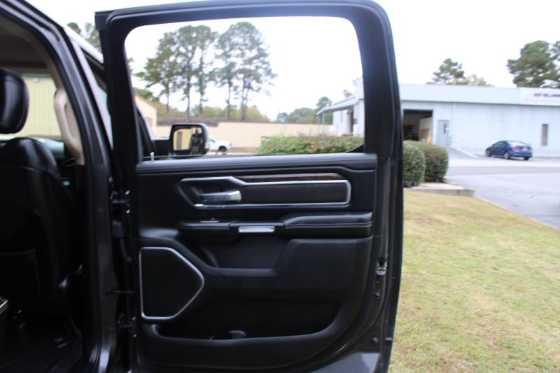 RAM 1500 Laramie 4x2 Crew Cab 5'7" Box 2019