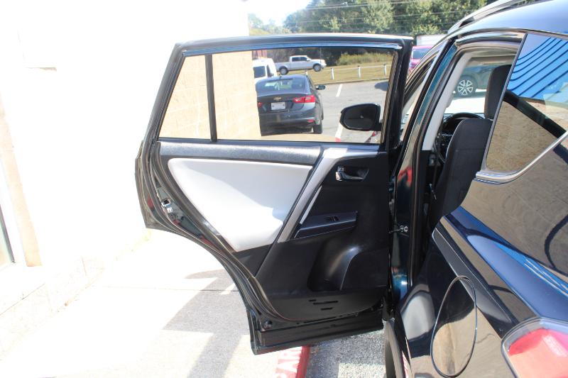 Toyota RAV4 Adventure AWD (Natl) 2018