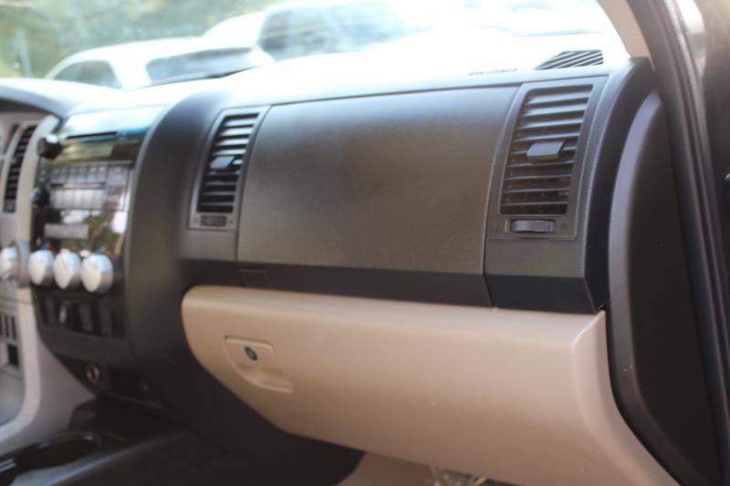 Toyota Tundra 2WD Double 145.7" 5.7L V8 SR5 (Natl 2007