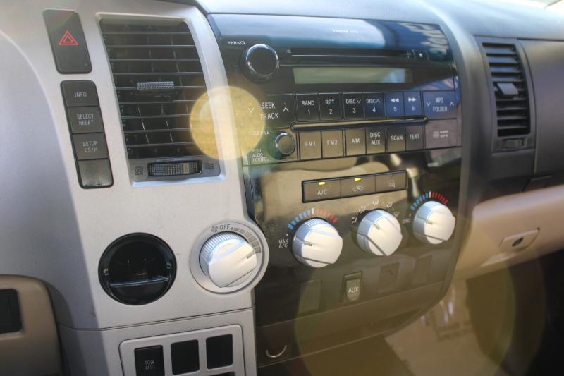 Toyota Tundra 2WD Double 145.7" 5.7L V8 SR5 (Natl 2007