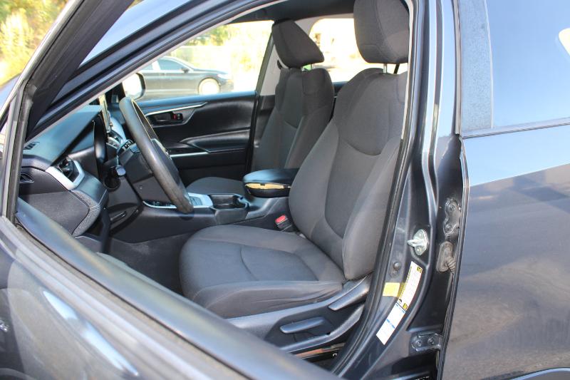 Toyota RAV4 Hybrid LE AWD (Natl) 2019