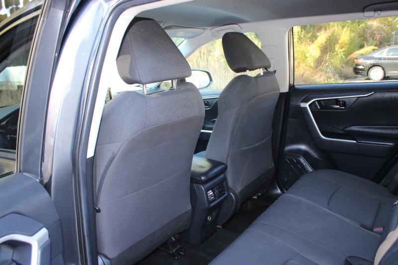 Toyota RAV4 Hybrid LE AWD (Natl) 2019