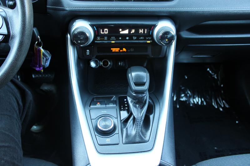 Toyota RAV4 Hybrid LE AWD (Natl) 2019