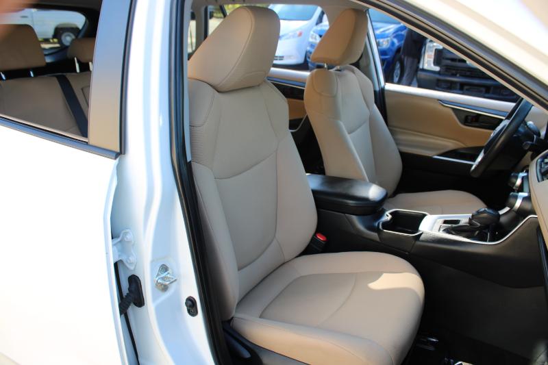 Toyota RAV4 LE AWD (Natl) 2022