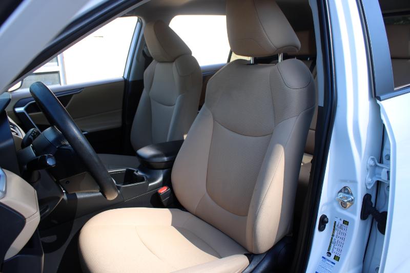 Toyota RAV4 LE AWD (Natl) 2022