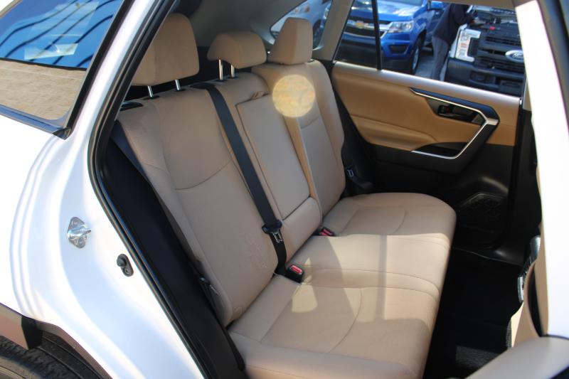 Toyota RAV4 LE AWD (Natl) 2022