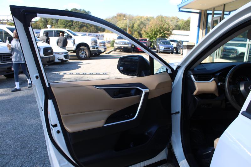 Toyota RAV4 LE AWD (Natl) 2022