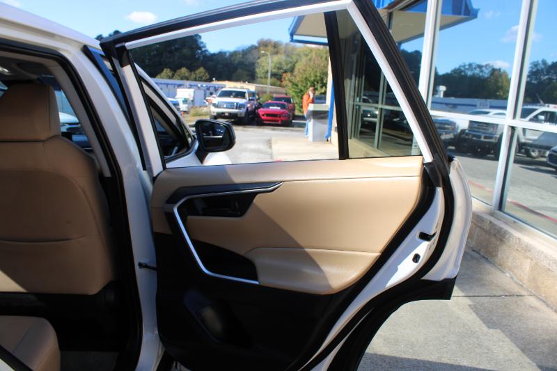 Toyota RAV4 LE AWD (Natl) 2022