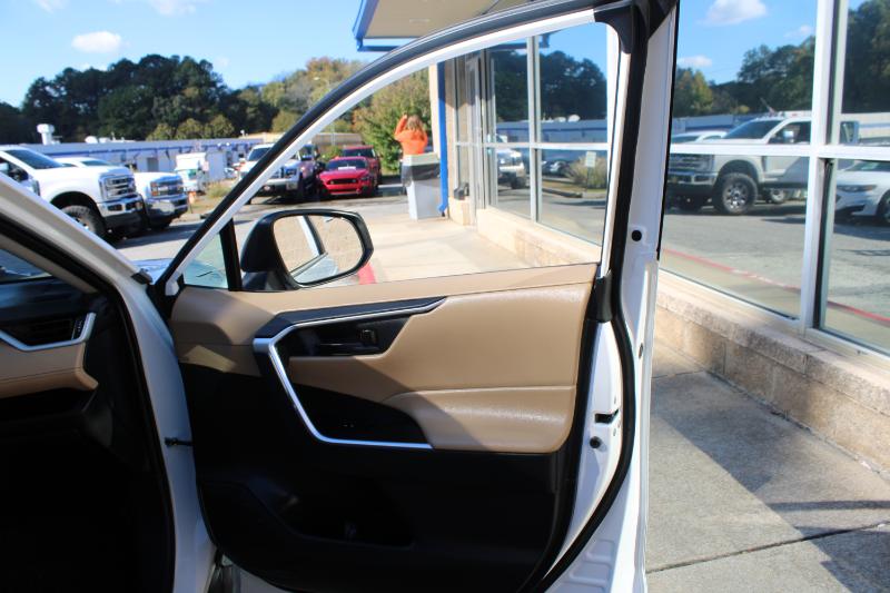 Toyota RAV4 LE AWD (Natl) 2022