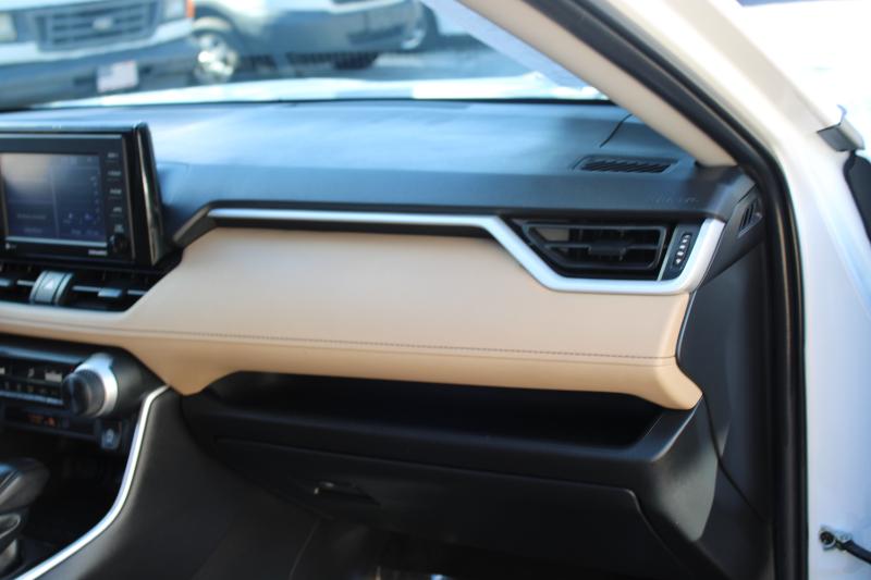 Toyota RAV4 LE AWD (Natl) 2022