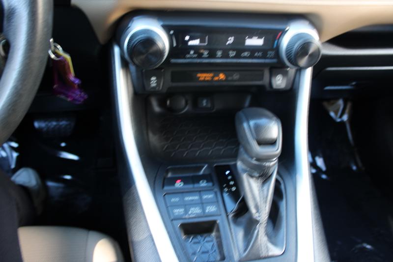 Toyota RAV4 LE AWD (Natl) 2022