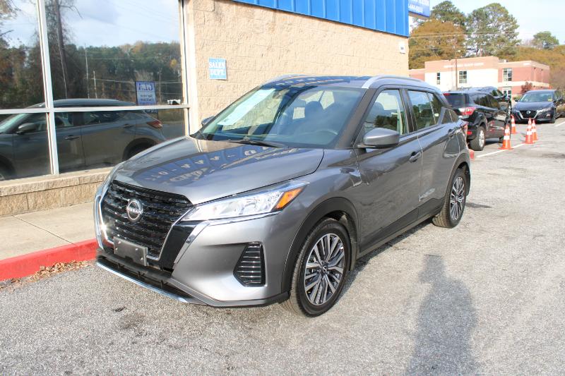 2022 Nissan Kicks SV photo 2