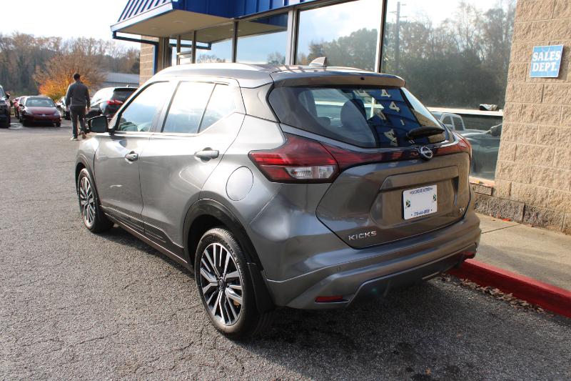 2022 Nissan Kicks SV photo 3