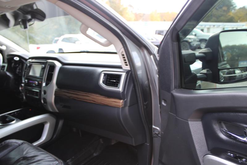 Nissan Titan 4x4 Crew Cab SL 2017