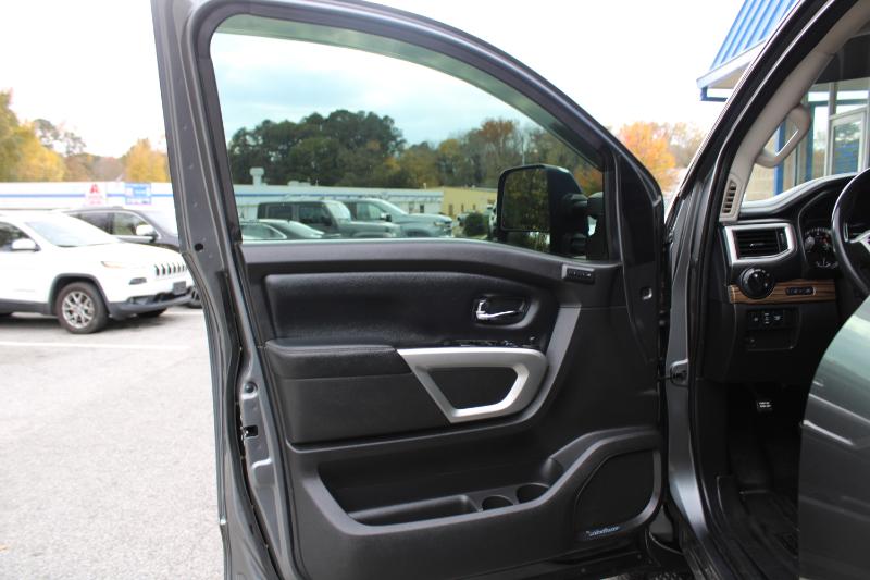 Nissan Titan 4x4 Crew Cab SL 2017