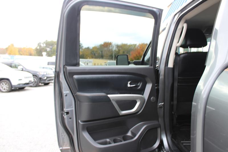 Nissan Titan 4x4 Crew Cab SL 2017