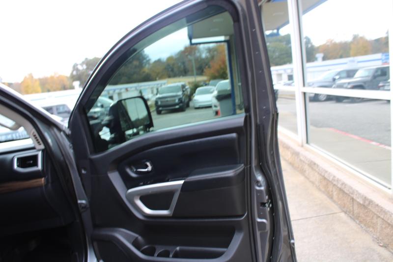 Nissan Titan 4x4 Crew Cab SL 2017