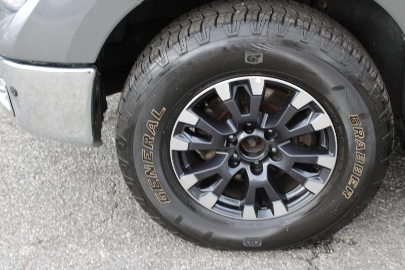 Nissan Titan 4x4 Crew Cab SL 2017